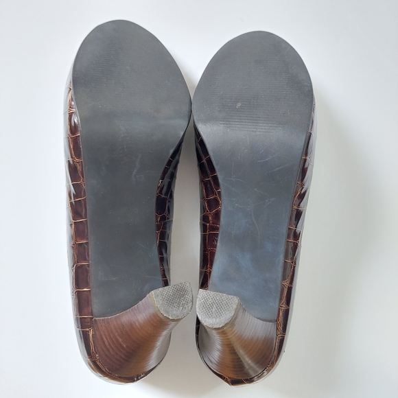 Impo Brown Heels - Picture 6 of 7